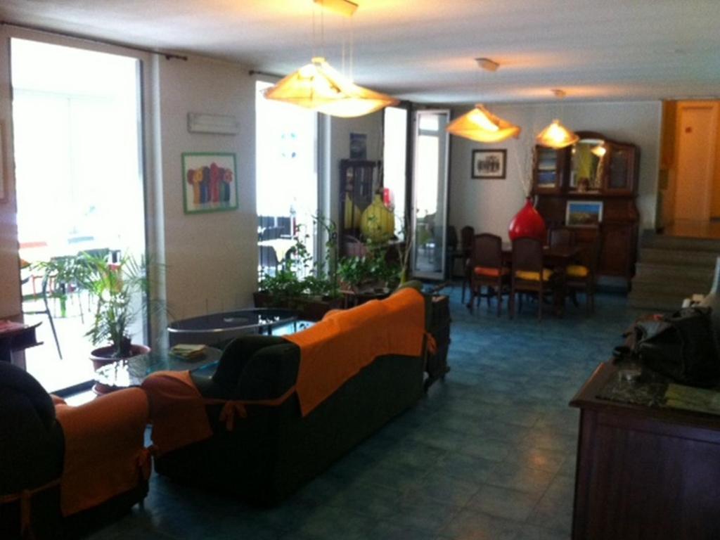 Albergo Ristorante Pomodoro Omegna Exteriör bild